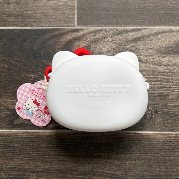 Sanrio Hello Kitty Silicone Purse - Picture 2 of 8